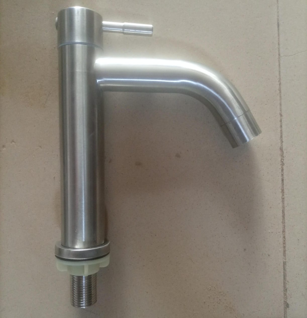 Basin tap single